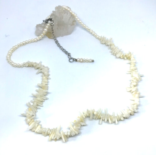 Colar Choker com Coral em Gravetos Perolas e Aço Inox