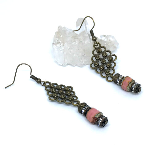 Brinco Retrô Ouro Velho com Cristal Tcheco Rosê e Strass