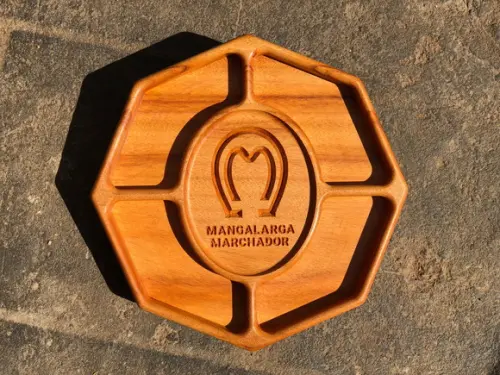 Petisqueira em madeira maciça, Mangalarga Marchador