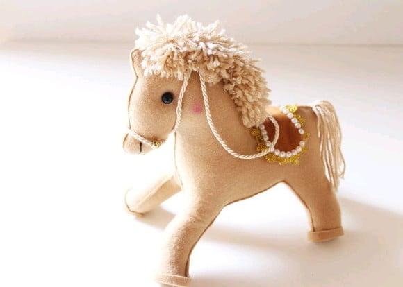 Cavalo em feltro