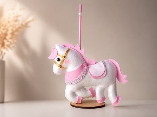 Centro de Mesa Cavalinho Carrossel em Feltro Rosa Personalizado | Decoração Festa Infantil