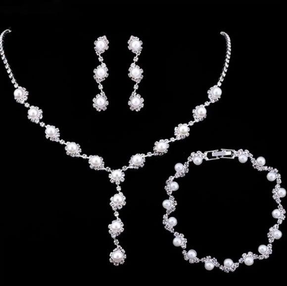 Conjunto Colar Pulseira e Brincos de Perolas com Prata Luxo