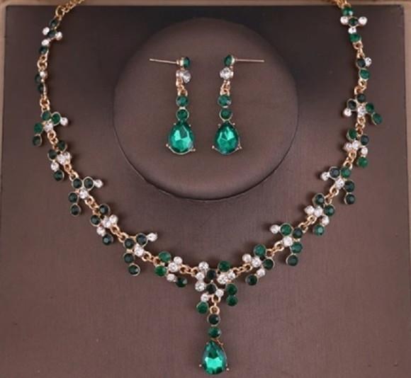 Conjunto Colar e Brincos Miss Dama Debutante 15 Anos Verde