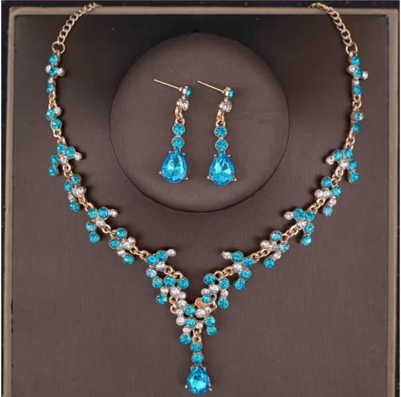 Conjunto Colar e Brincos Azul Celeste Miss Dama 15 Anos