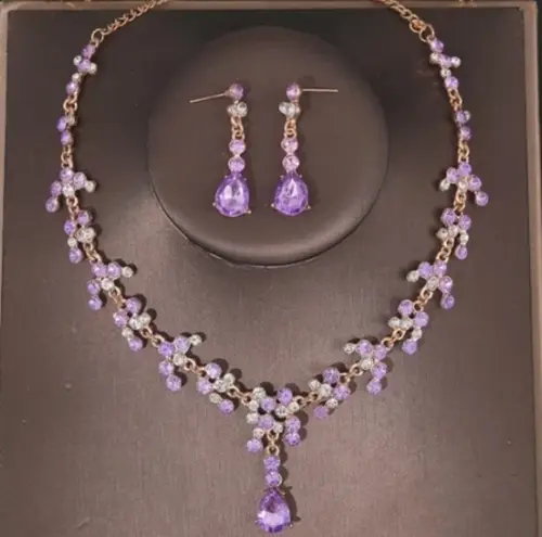 Conjunto Colar e Brincos Lilas com Dourado Miss Dama 15 Anos