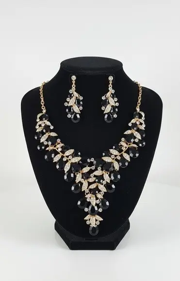 Conjunto Colar e Brincos Luxo Dourado com Pedras Preta