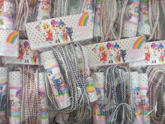 Corda Personalizada Vera e o Reino do Arco-íris