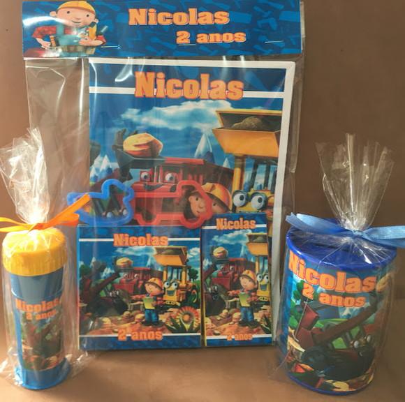 Kit colorir com Massinha , cofrinho e bolinha de sabão Construto