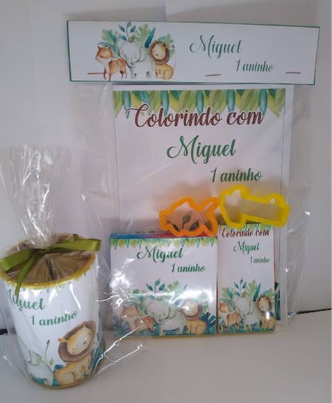 Kit Colorir com Massinha e Cofrinho Safari