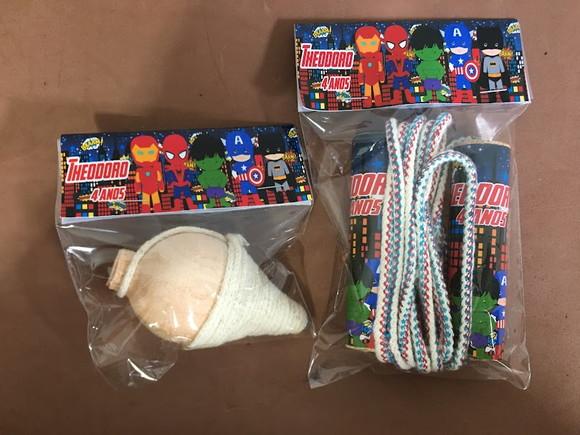 Kit Corda Personalizada e Pião Super Herois