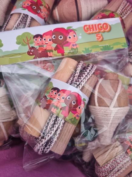 Kit Pião Corda e Bolinha de Gude Turma da Floresta