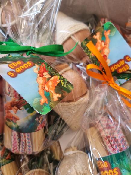 Kit Pião Corda e Bolinha de Gude Tarzan