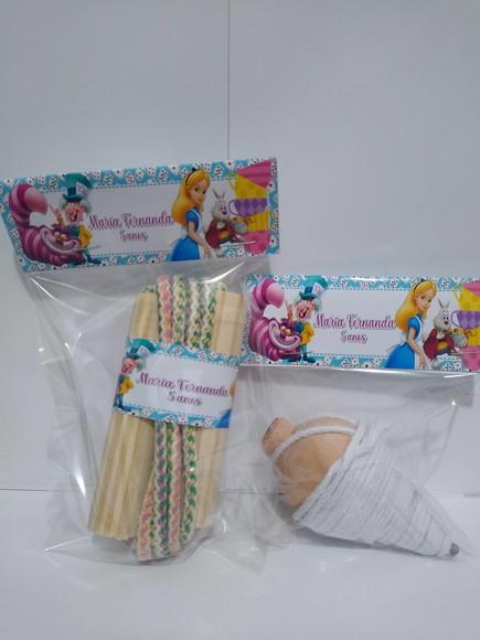 Kit Pião e Corda Alice no Pais das Maravilhas