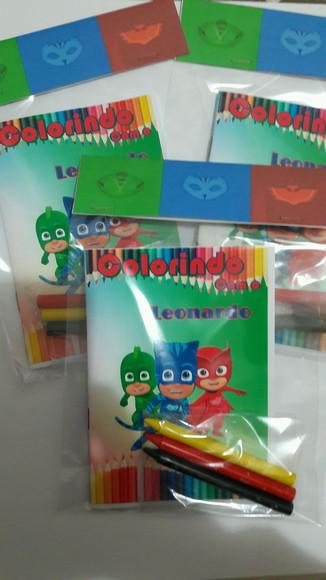 Mini Livro de Colorir c/ 3 Giz