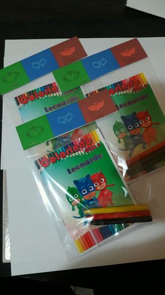 Mini Livro de Colorir c/ 3 Giz