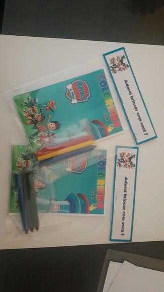 Mini Livro de Colorir c/ 3 Giz Patrulha Canina