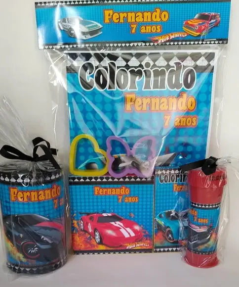 Kit colorir com Massinha , cofrinho e bolinha de sabãoHotwheels