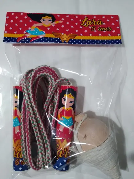 Kit Corda Personalizada e Pião Mulher Maravilha