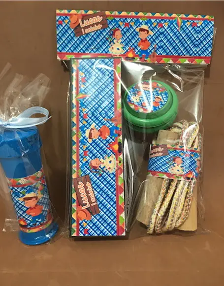 Kit Dominó, Corda,Ioio e Bolinha de Sabão Festa Junina