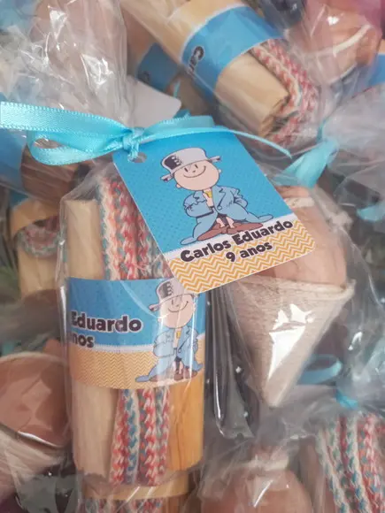 Kit Pião Corda e Bolinha de Gude Menino Maluquinho