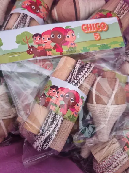 Kit Pião Corda e Bolinha de Gude Turma da Floresta