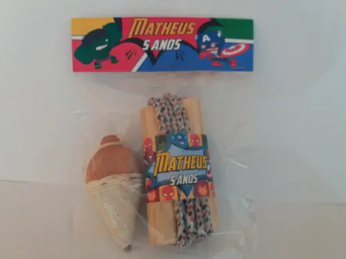 Kit Pião e Corda Vingadores Cute