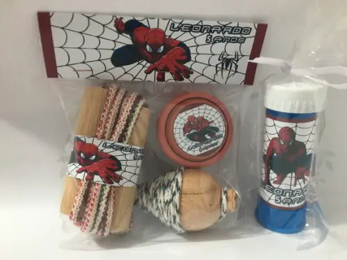 Kit Pião, Corda, Ioiô e Bolinha de Sabão Homem Aranha