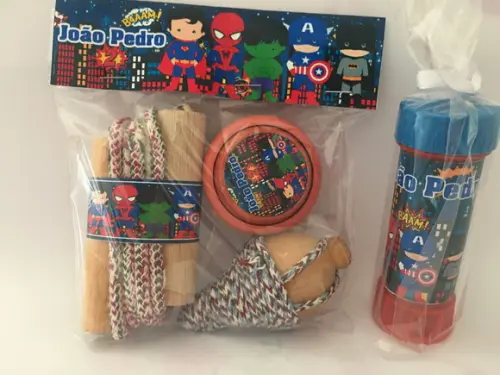 Kit Pião, Corda, Ioiô e Bolinha de Sabão Super Herois Cute