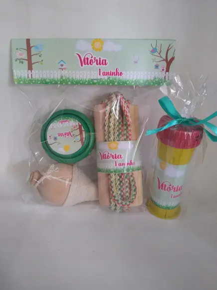 Kit Pião, Corda, Ioiô e Bolinha de Sabão Jardim Encantado