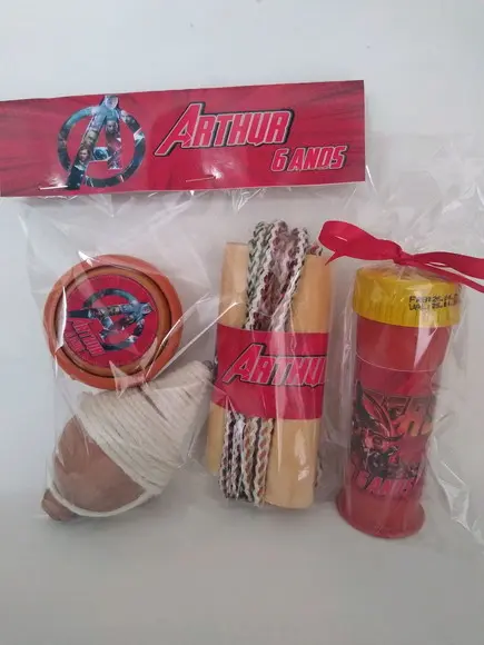 Kit Pião, Corda, Ioiô e Bolinha de Sabão Vingadores