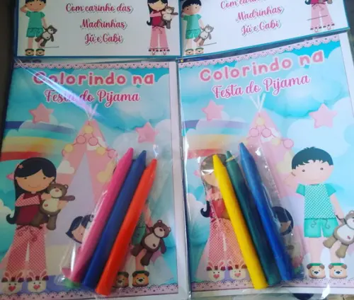 Mini Livro de Colorir c/ 3 Giz Festa do Pijama