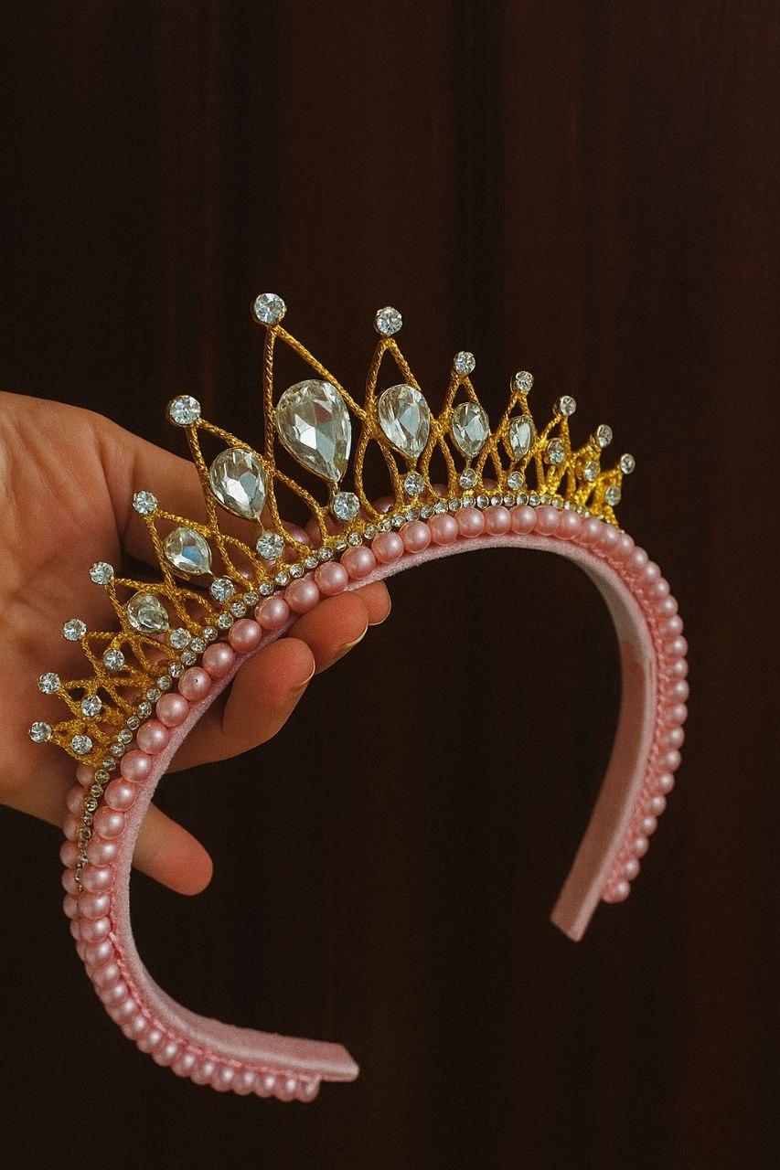 Tiara/arco bordado de perolas com coroa de princesa