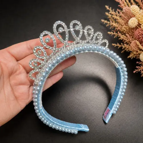Tiara/arco bordado de perolas com coroa de princesa