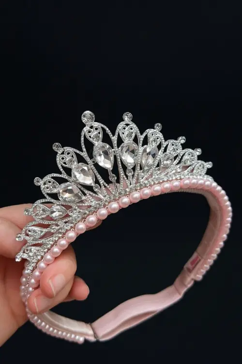 Tiara/arco bordado de perolas com coroa de princesa
