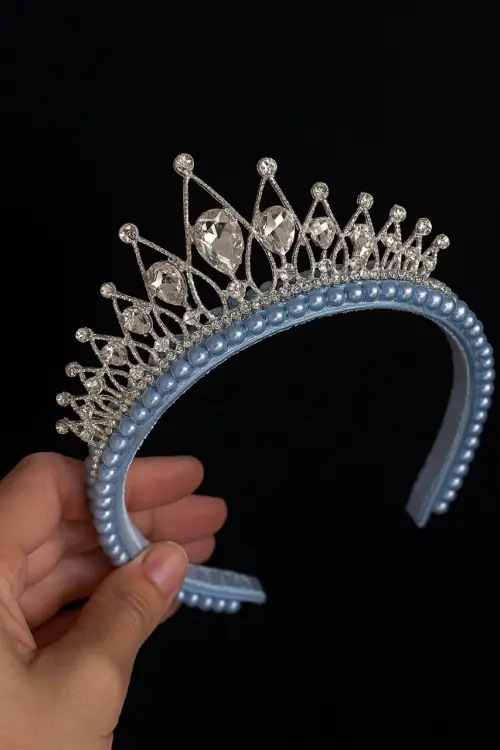 Tiara/arco bordado de perolas com coroa de princesa
