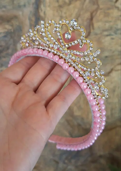 Tiara/arco bordado de perolas com coroa de princesa