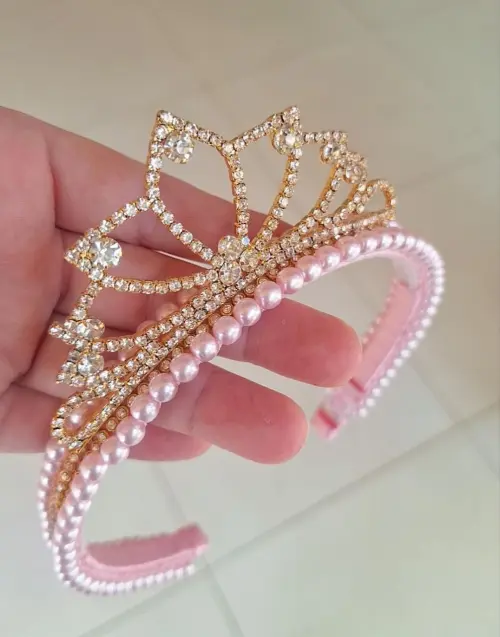 Tiara/arco bordado de perolas com coroa de princesa