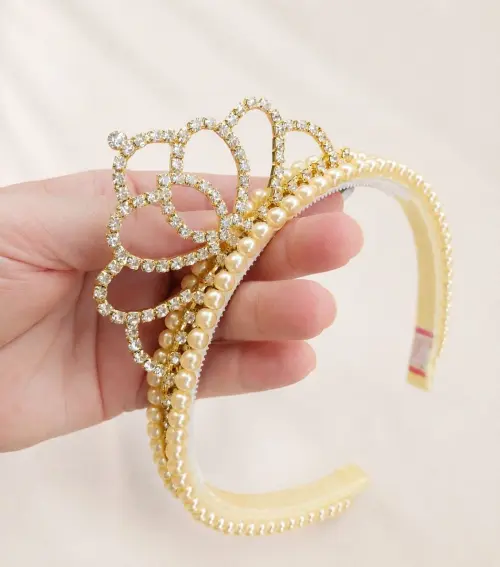 Tiara/arco bordado de perolas com coroa de princesa