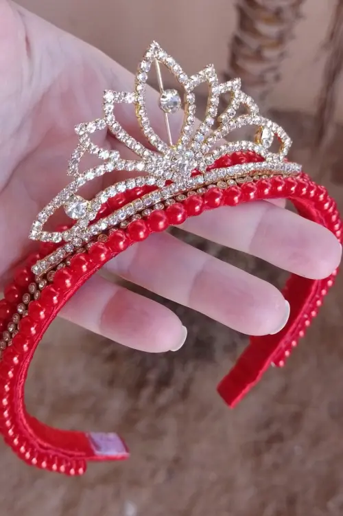 Tiara/arco bordado de perolas com coroa de princesa
