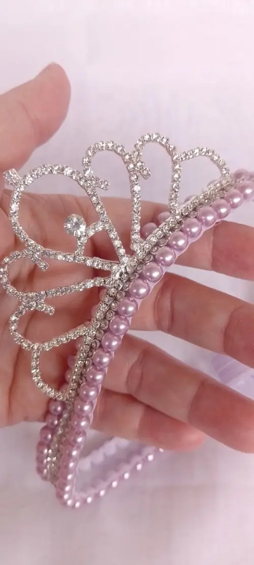 Faixa bordada de perolas com coroa de princesa prata