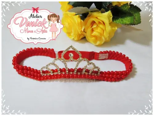 Faixa bordada de perolas com coroa de princesa Dourada