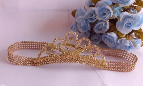 Faixa de luxo em strass com coroa de princesa prata ou dourada