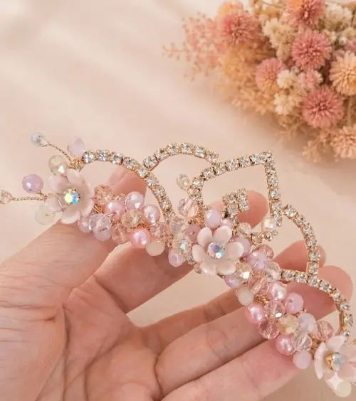 Coroa de princesa no Pente com flores e cristais
