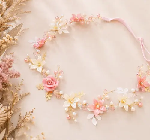 Faixa de luxo dourada bordada de flores delicada