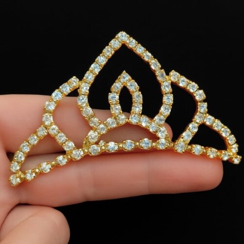 Coroa de Strass no Pente Dourada