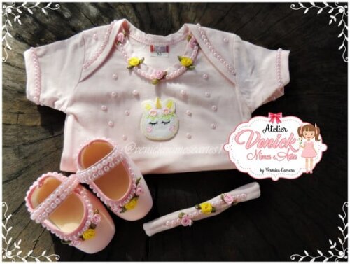Kit (3 pçs) de Body, sapatinho e faixa de pérola Tam M