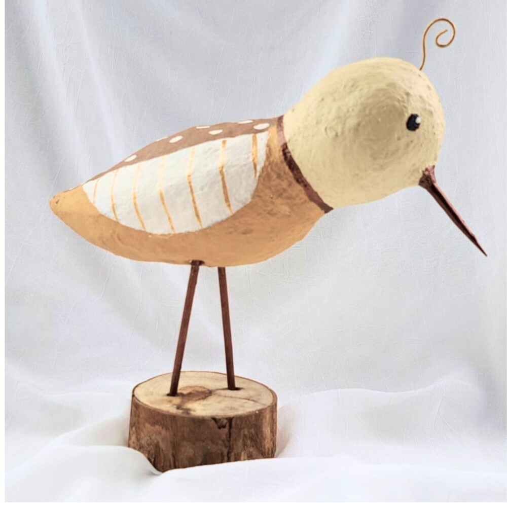 Escultura de Pássaro em Papel Machê
