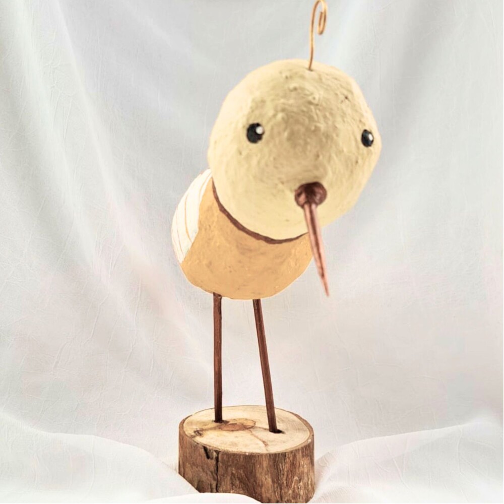 Escultura de Pássaro em Papel Machê