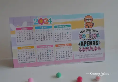 Calendário de Mesa 2024 com Mensagem Ano Novo Brinde