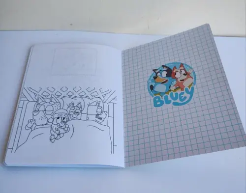Lembrancinha Bluey Álbum de Figurinhas e Desenhos de Colorir